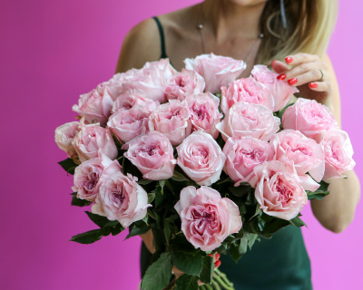 Букет из 25 пионовидных роз сорта PINK O’HARA